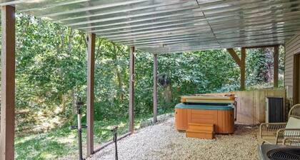 The Biker Bunker- Hot Tub - Next to MTB & Close to Downtown Bentonville