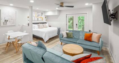 The Biker Bunker- Hot Tub - Next to MTB & Close to Downtown Bentonville