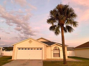 Exterior - Beautiful 3BR House w/ Private Pool near Disney (Kissimmee)