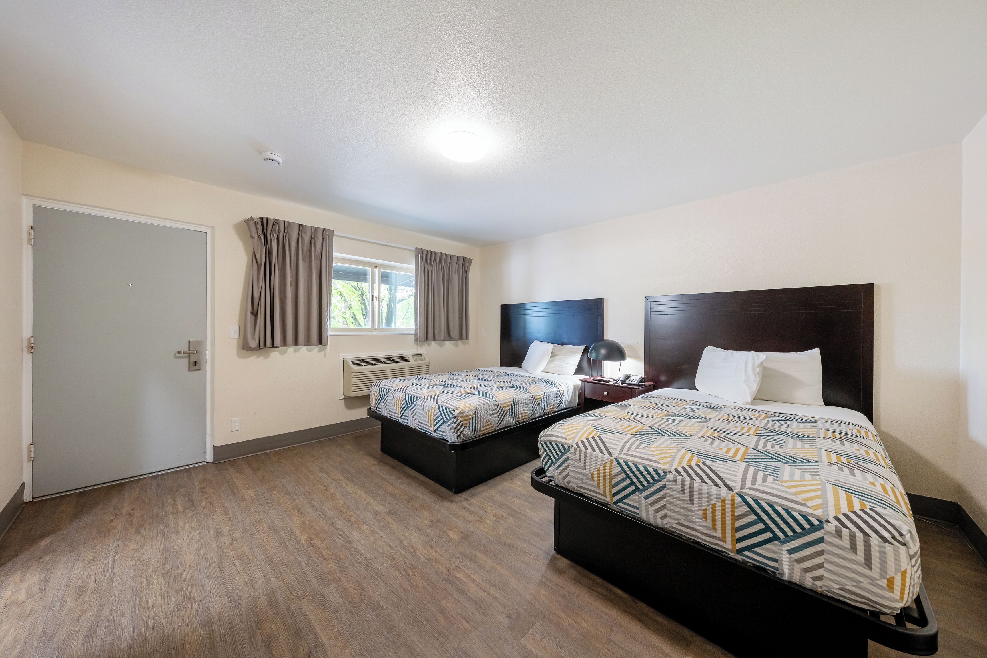  2 Double Beds Non-Smoking with Studio | Iron/ironing board, free WiFi, bed sheets