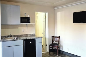 Family Studio Queen Bed with Bunk Bed | 1 bedroom, iron/ironing board, free WiFi, bed sheets