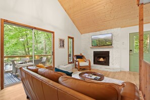 Smart TV, chimenea y videojuegos 