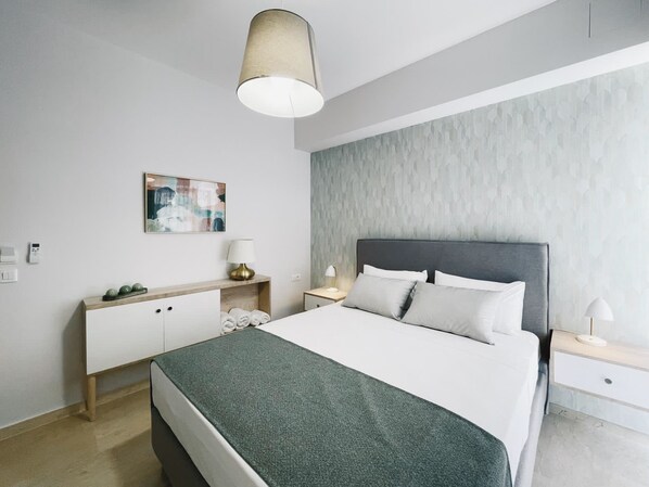 2 chambres, bureau, fer et planche à repasser, accès au Wi-Fi (inclus)