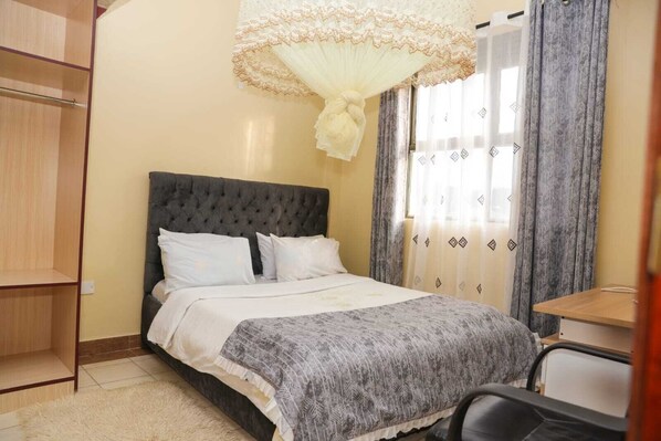 1 habitación, tabla de planchar con plancha, wifi y ropa de cama