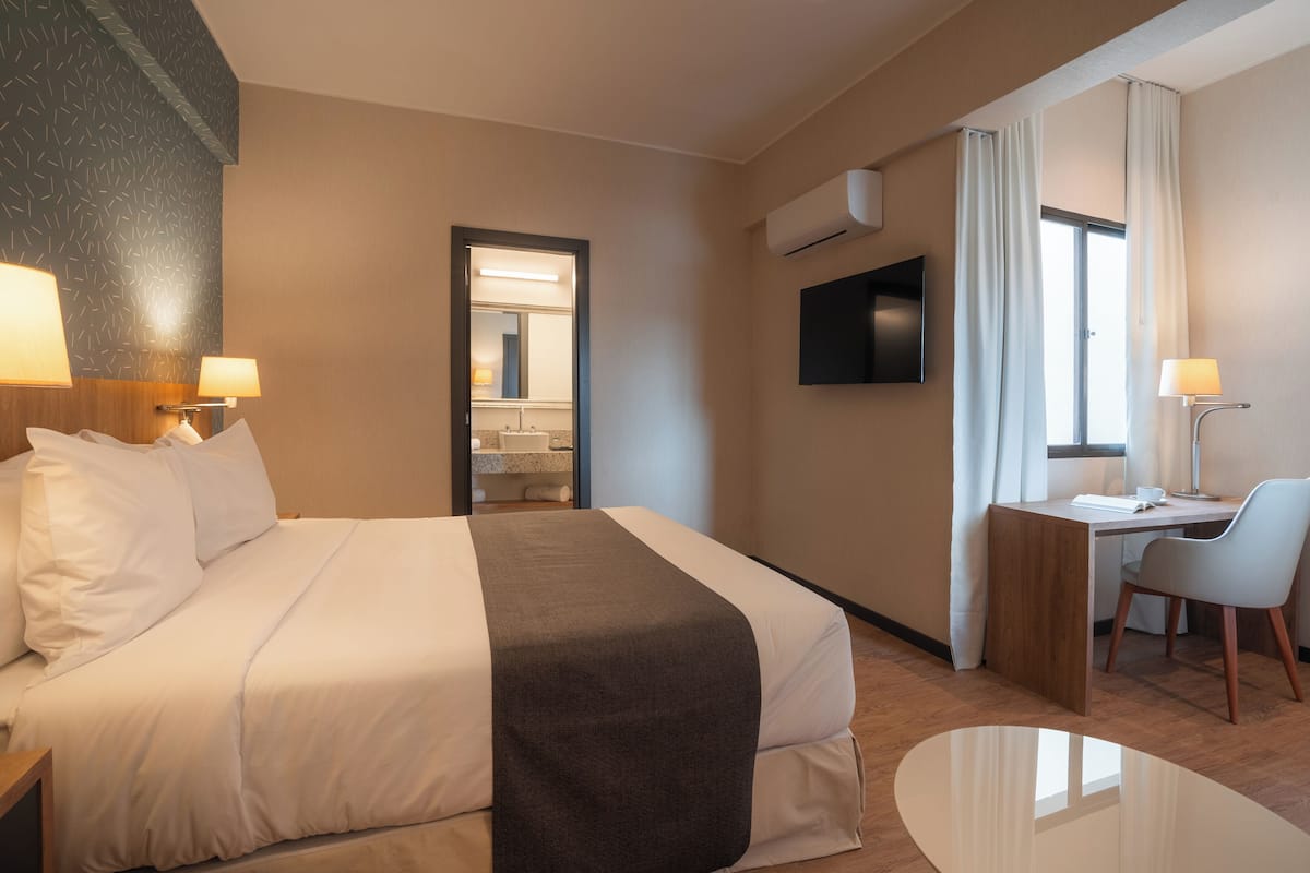 Camera Superior | 1 camera, minibar, una cassaforte in camera, Wi-Fi gratuito