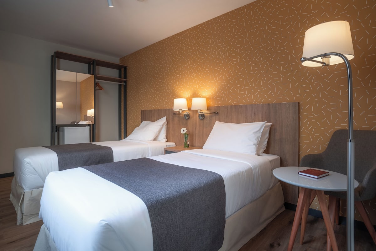 Standard-Zweibettzimmer | 1 Schlafzimmer, Minibar, Zimmersafe, kostenloses WLAN