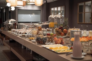 Free daily buffet breakfast