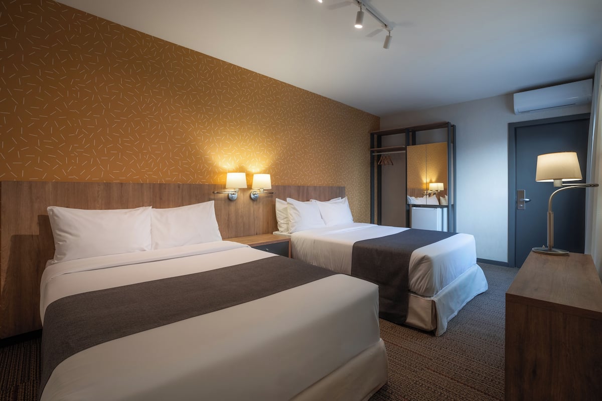 Doppia Standard, 2 letti matrimoniali | 1 camera, minibar, una cassaforte in camera, Wi-Fi gratuito