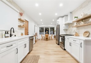 Fridge, oven, stovetop