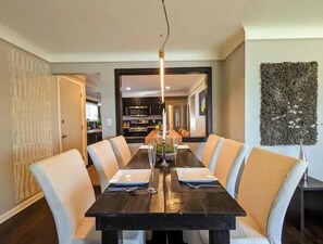 Dining - NEW! Stylish Galactic Getaway (Warrensville Heights)