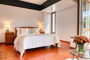 1 slaapkamer, een strijkplank/strijkijzer, gratis wifi, beddengoed