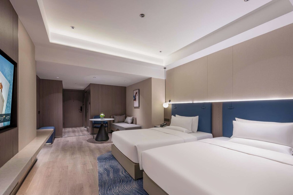 Deluxe Room, One King-size Bed