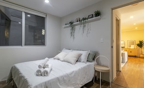 2 habitaciones, insonorización, tabla de planchar con plancha y wifi