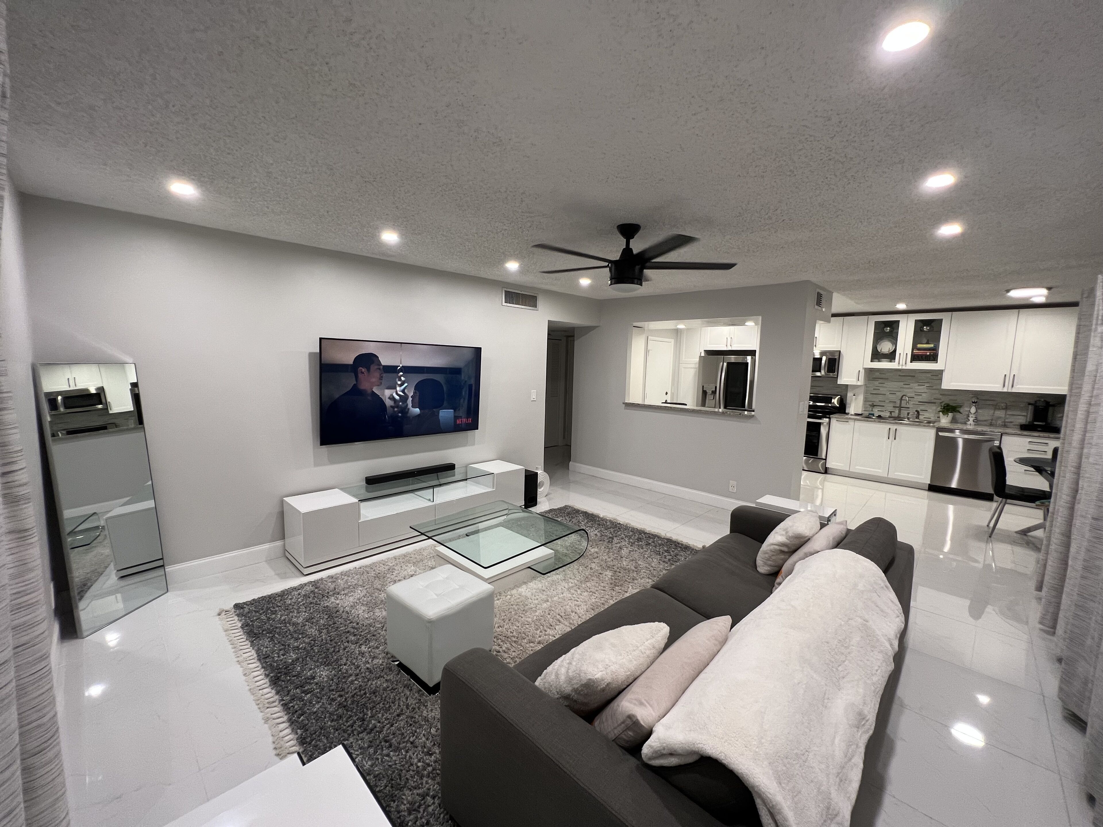 Stunning High-End Luxury Condo in the heart of Ft Lauderdale and Miami