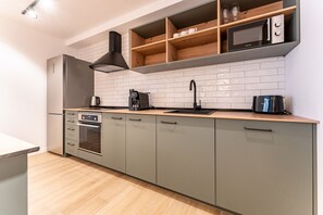 Køleskab, mikrobølgeovn, ovn, opvaskemaskine