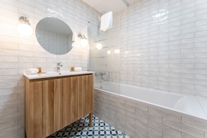 Bathtub, hair dryer, towels