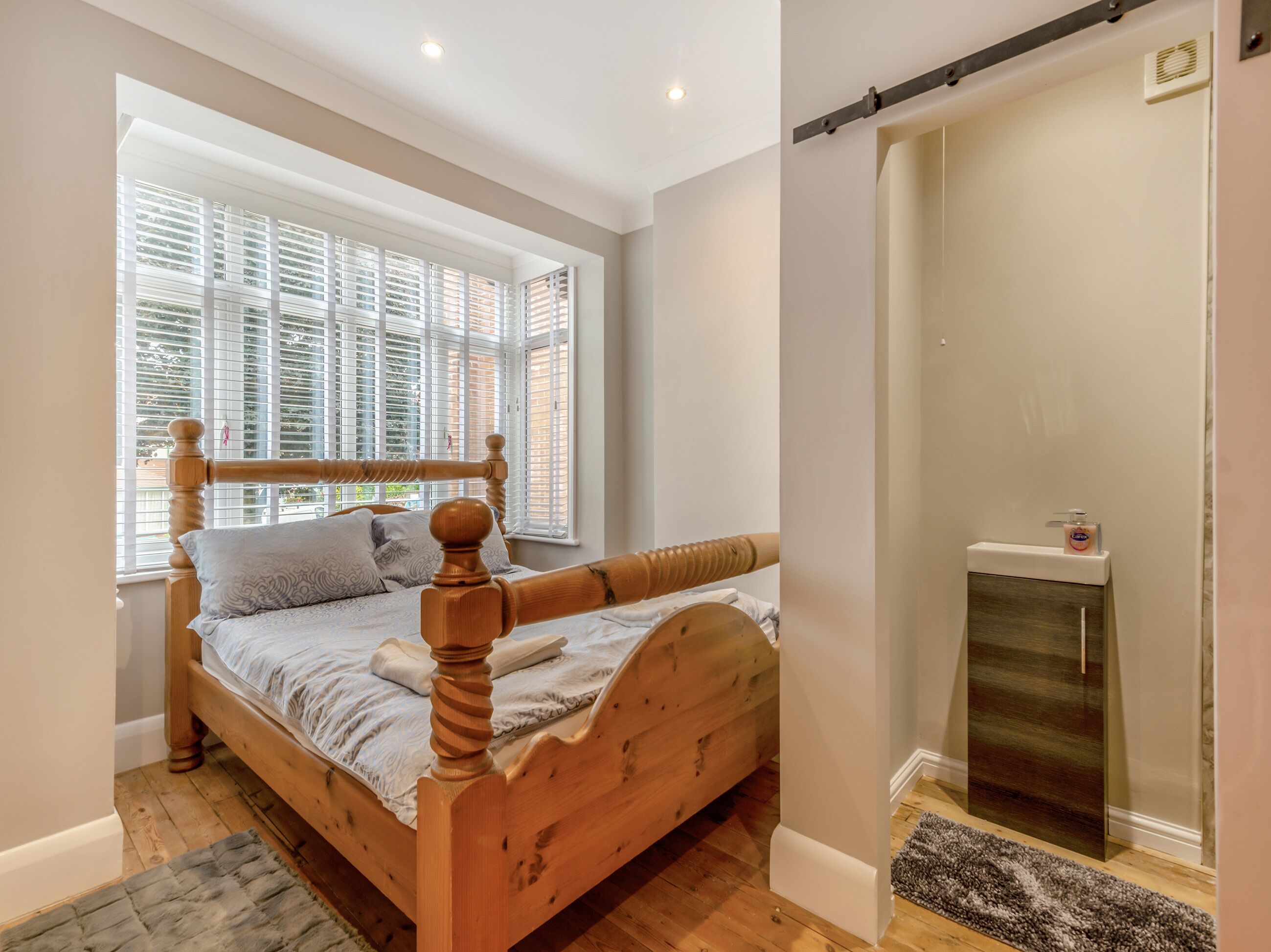 4 bedrooms, free WiFi, bed sheets