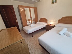 3 bedrooms, bed sheets