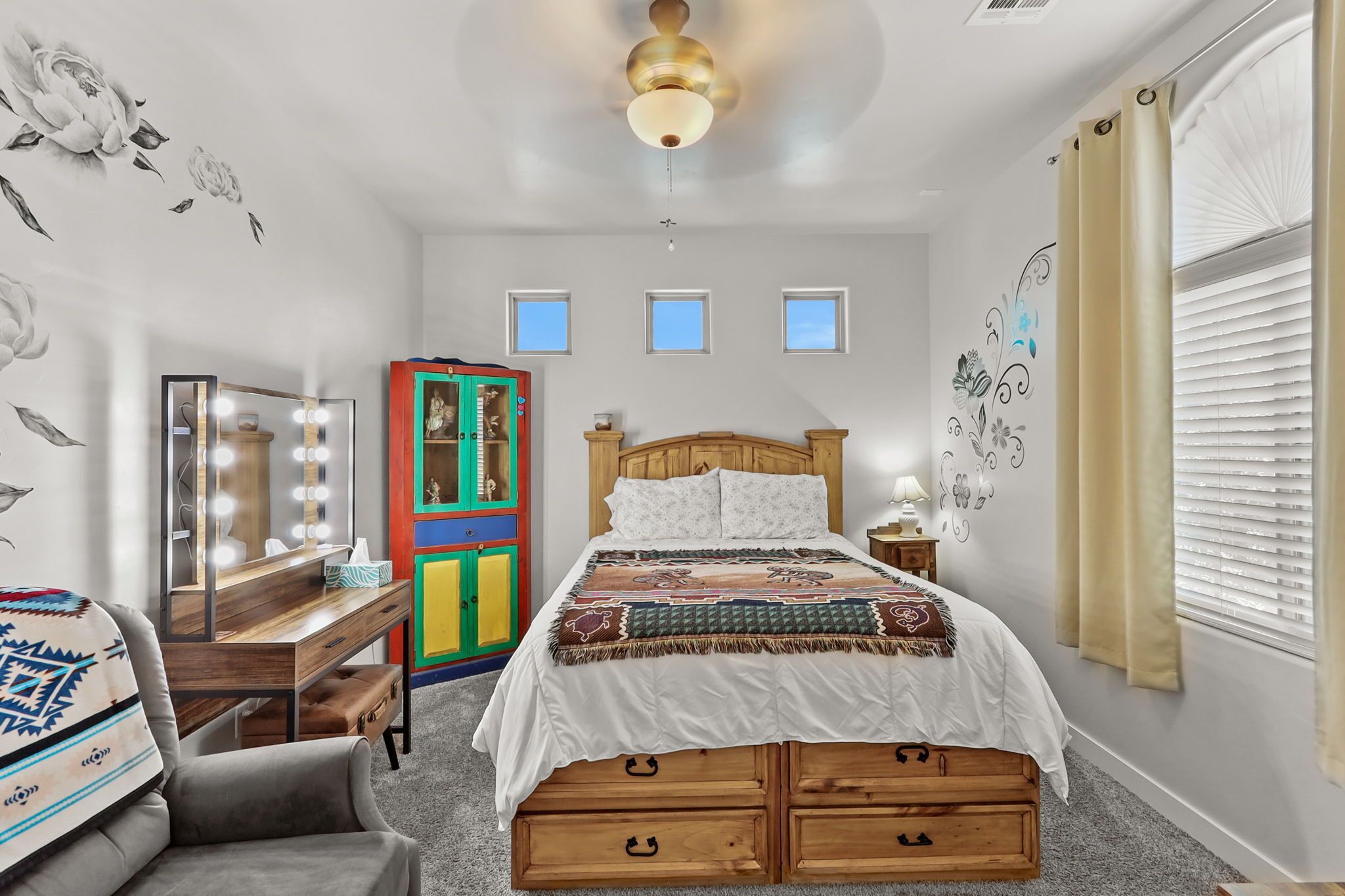 1 slaapkamer, een strijkplank/strijkijzer, wifi, beddengoed