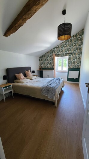 4 chambres, bureau, Wi-Fi, draps fournis