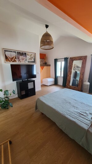 4 slaapkamers, een bureau, wifi, beddengoed