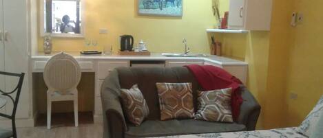 1 bedroom, WiFi (free), bed sheets