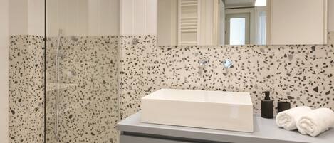 Chuveiro, secador de cabelo