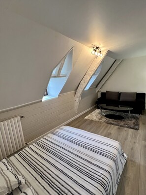 3 chambres, fer et planche à repasser, lit parapluie, Wi-Fi gratuit