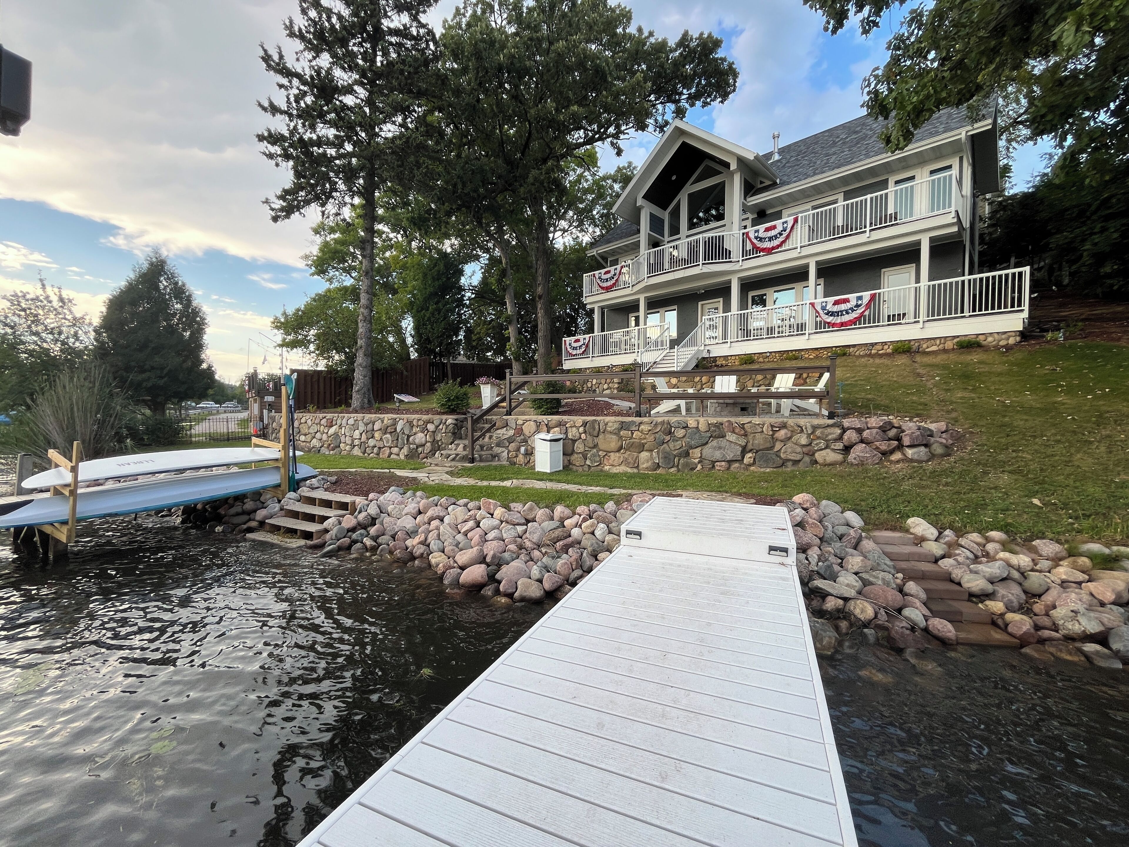 Newly remodeled Lauderdale Lakes waterfront home-hot tub, sauna, pickleball!