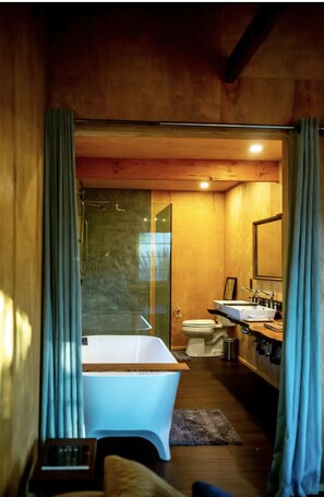 مجففات شعر، مناشف، صابون، شامبو