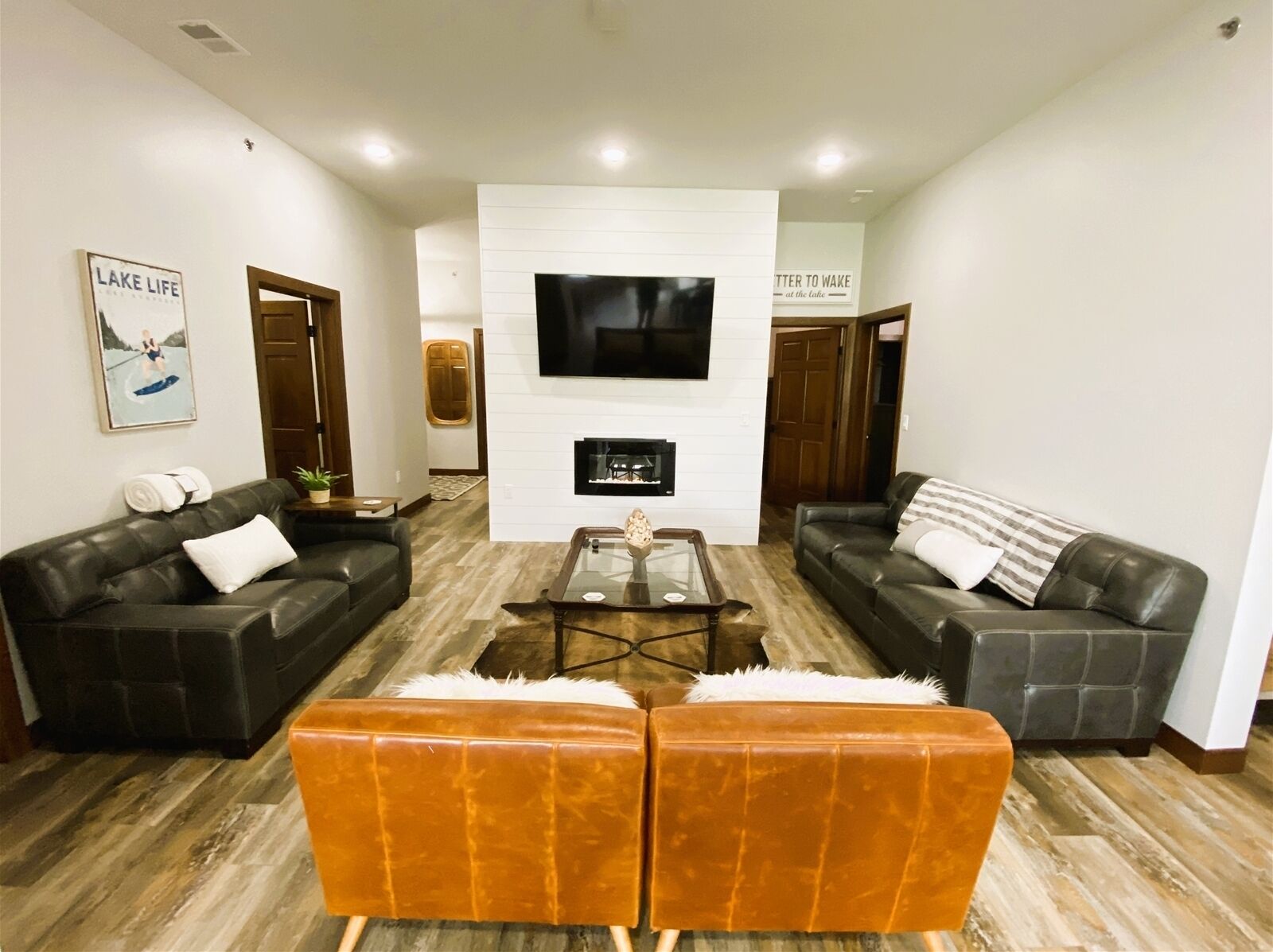 Smart TV y chimenea 