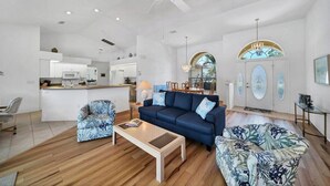Unclassified image, 3 of 26, button - Southern Breeze - Spacious, canal view home (Rotonda West)