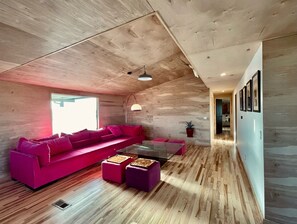 Smart TV, stereo - Boutique Landers Home on 6 acres w/ Great Views & Hot Tub (Landers)