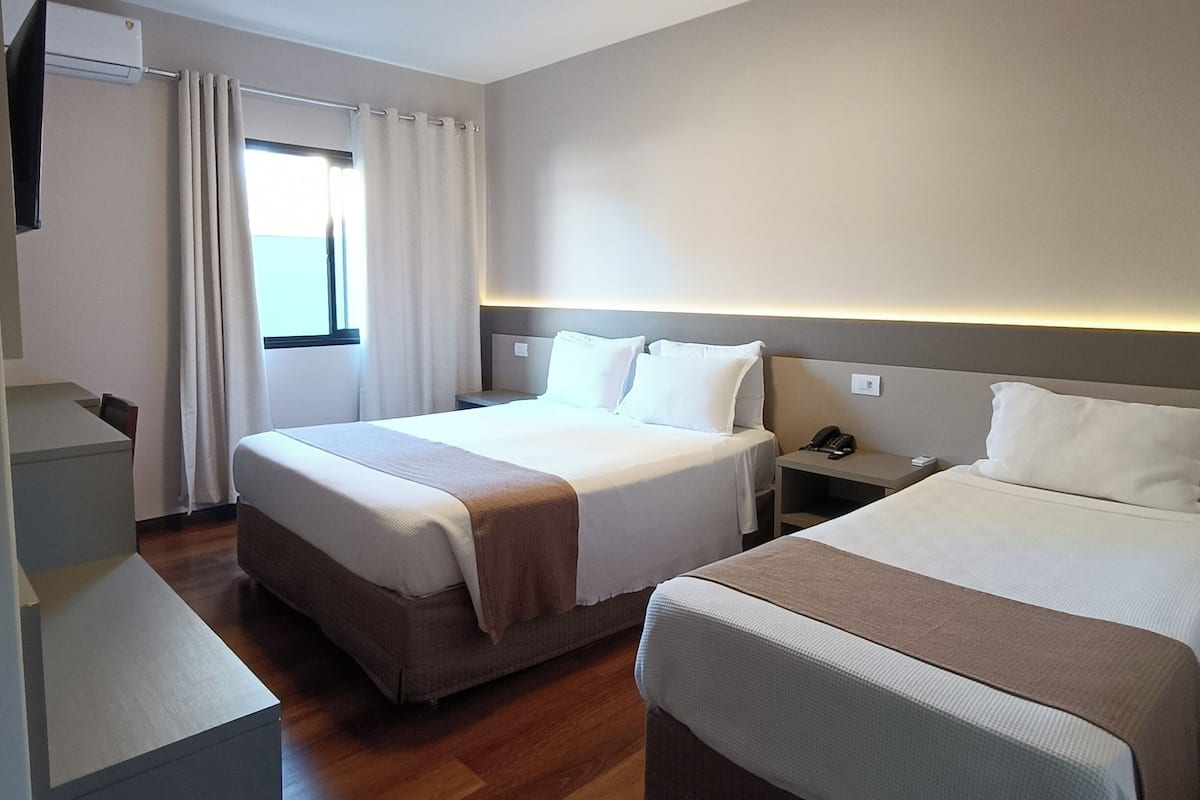 Deluxe Triple Room | 1 bedroom, hypo-allergenic bedding, minibar, desk