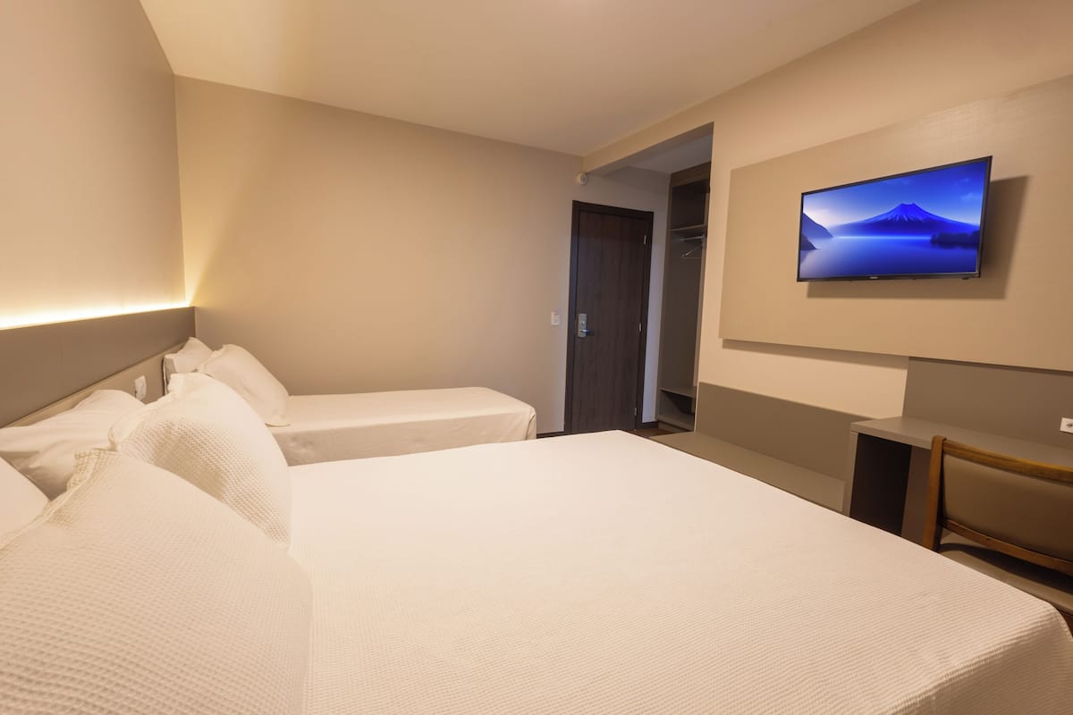 1 bedroom, hypo-allergenic bedding, minibar, desk
