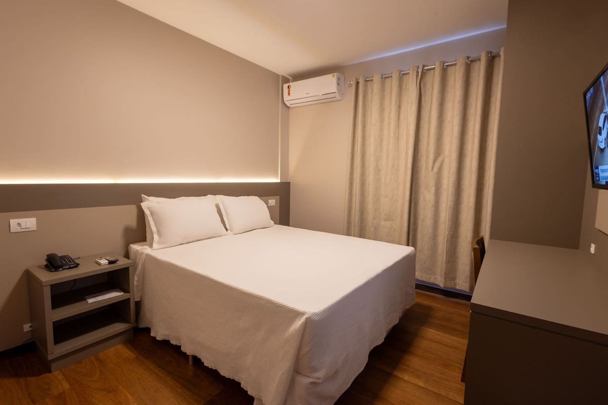 1 bedroom, hypo-allergenic bedding, minibar, desk