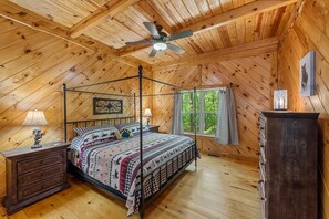 4 bedrooms, iron/ironing board, free WiFi, bed sheets - Lazy Bear-hot tub, fire pit, foosball, ping pong, air hockey (Mentone)