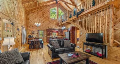 Lazy Bear-hot tub, fire pit, foosball, ping pong, air hockey