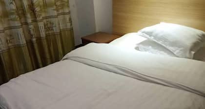 Yiqun Hotel