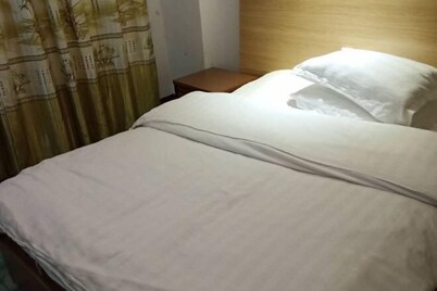Yiqun Hotel