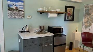 Fridge, microwave, coffee/tea maker, electric kettle