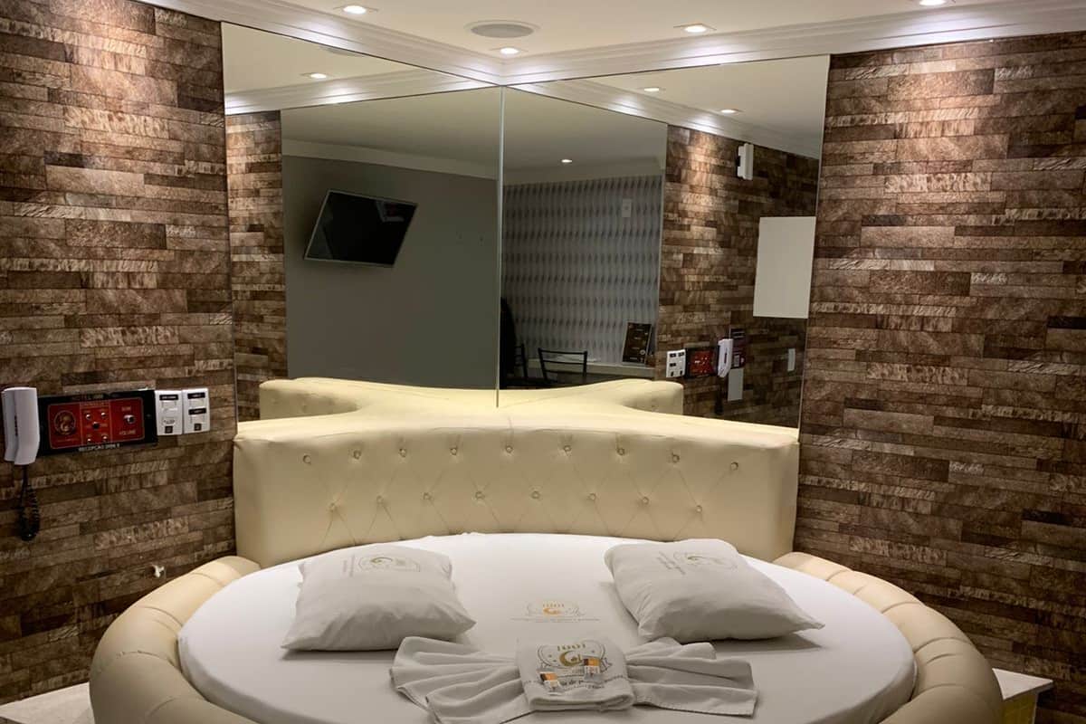 Minibar, wifi gratis y ropa de cama