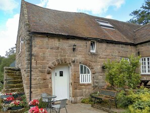 House - Enjoy both lake and river fishing on-site at this property. (Whatstandwell, near Matlock)