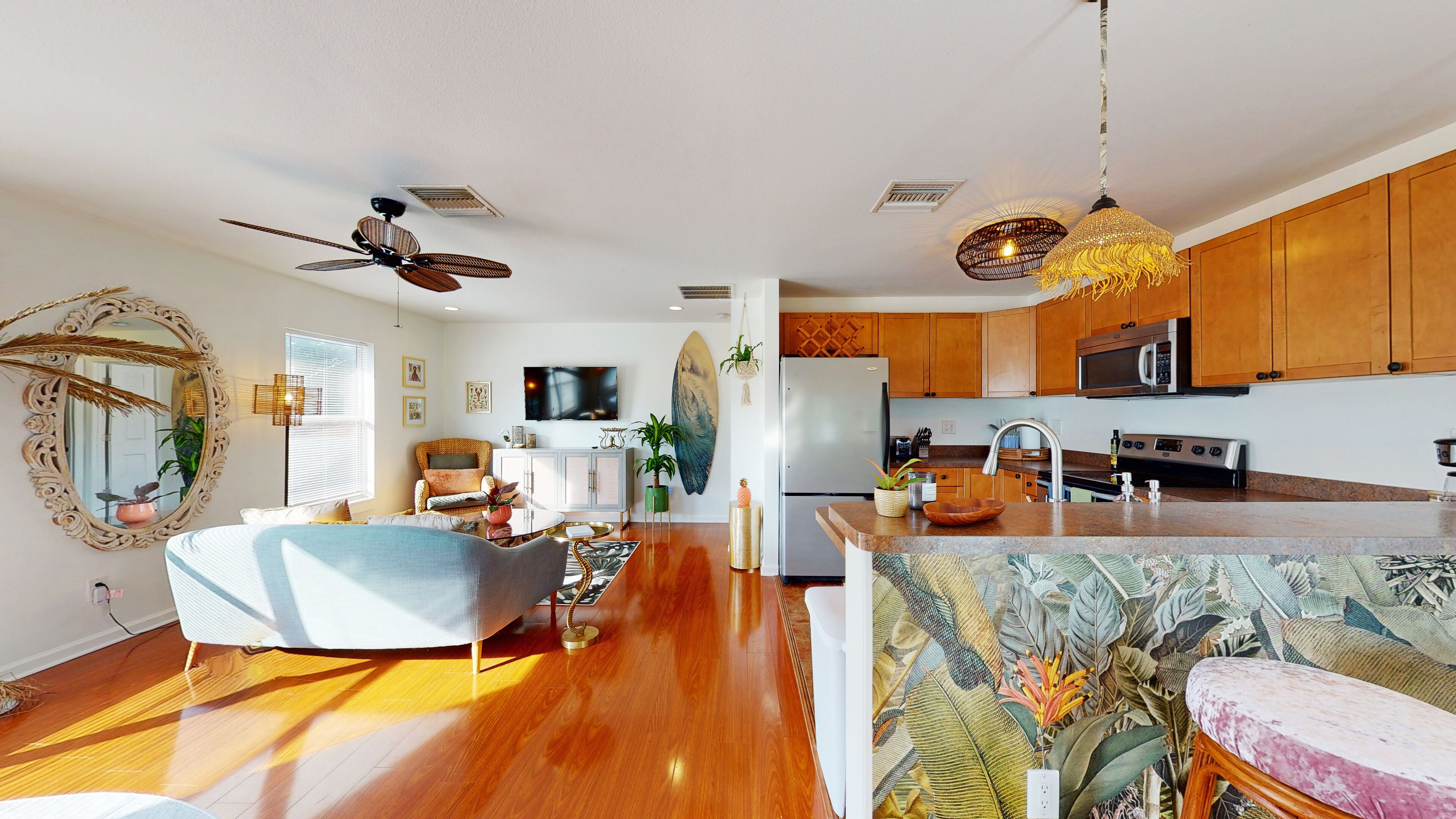 Sunny & Funky Apartment on 2nd floor in Crescent Heights neighborhood, St Pete!
