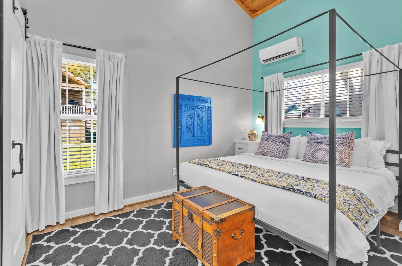 3 bedrooms, iron/ironing board, free WiFi, bed sheets