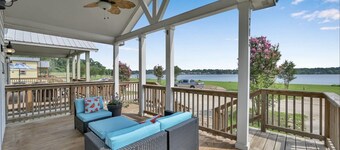 Cheerful Art Lovers Cottage Full Of Southern Charm