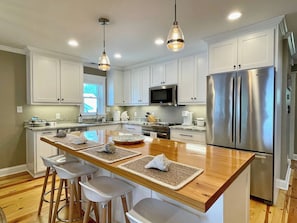 Fridge, microwave, oven, stovetop - New, modern coastal home with private dock overlooking the city of New Bern! (New Bern)