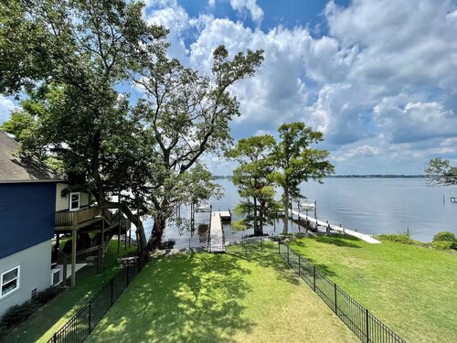 New Bern Waterfront Sunset 3 Bedroom Home
