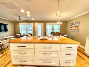 Interior - New Bern Waterfront Sunset 3 Bedroom Home (New Bern)