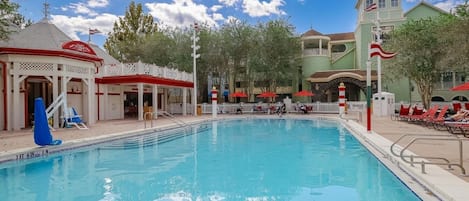 2 outdoor pools, a heated pool